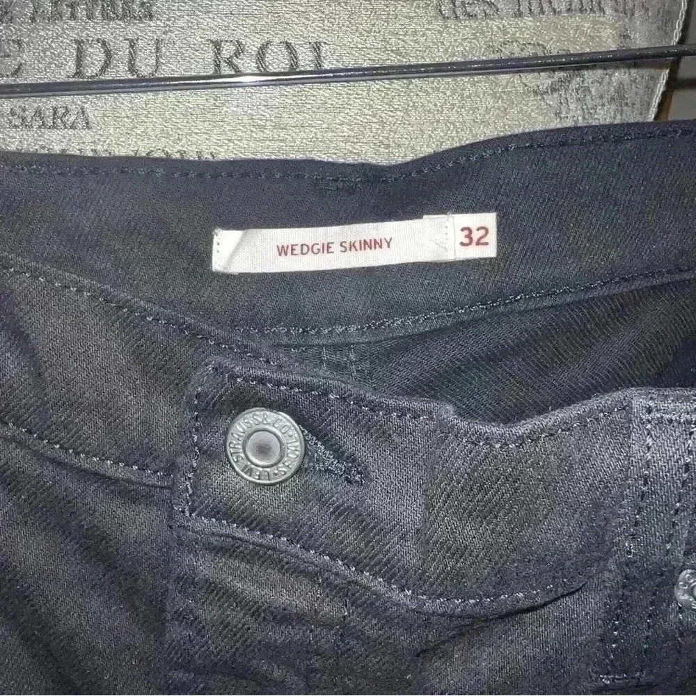 Black Levi's Wedgie Skinny Jeans size 32 - Picture 6 of 11